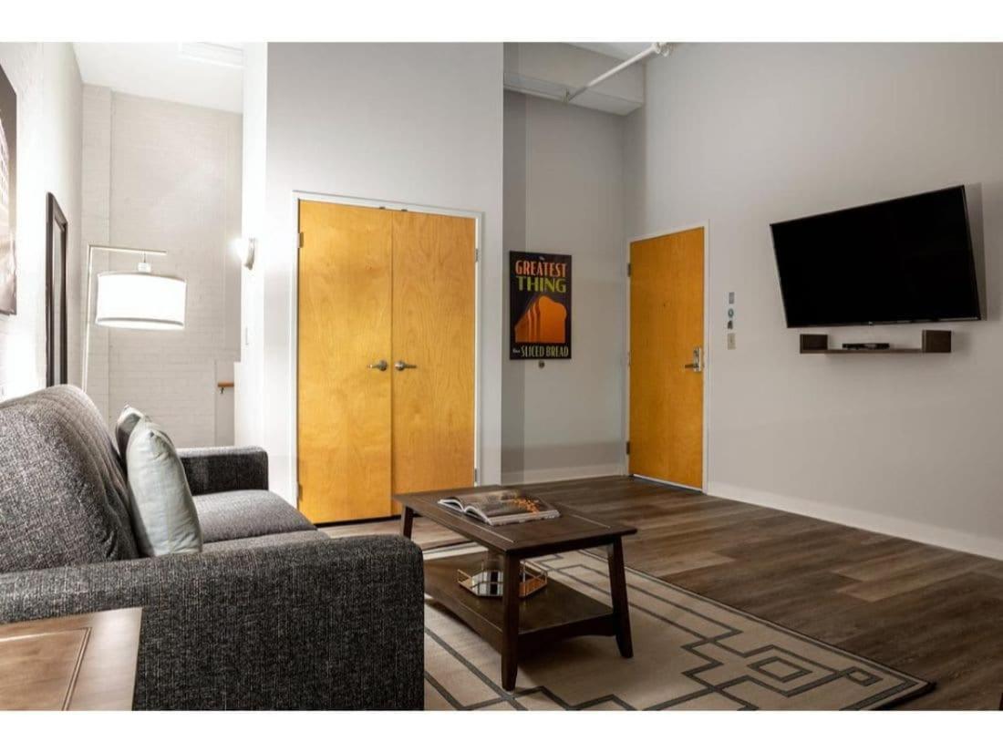 Modern Apartment Close To Everything Cozysuites Индианаполис Экстерьер фото